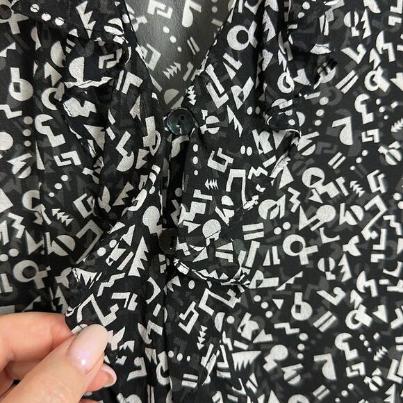 Chic Abstract Print Black And White 7/8 Length Top Blouse Size M - Picture 3 of 8